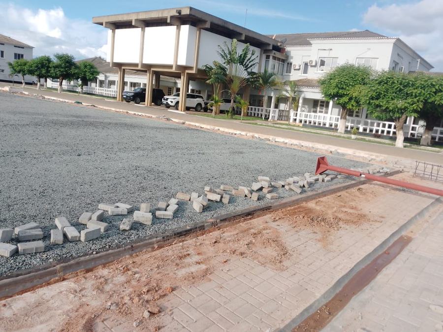 Pavimentação com pavê na Academia Militar de Nampula