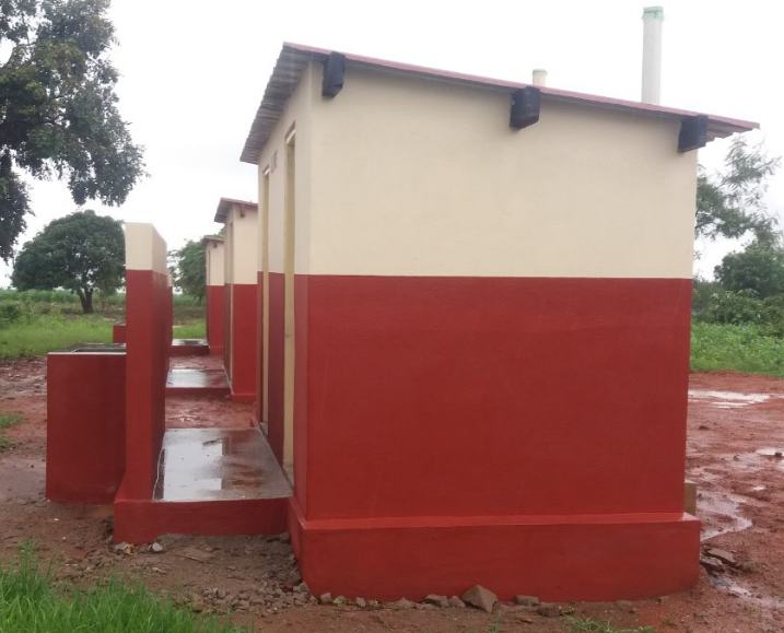 Blocos sanitários escolares em Lifidzi